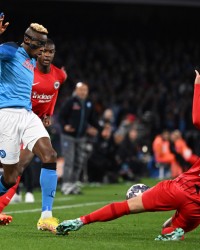  奥斯梅恩戴帽，那不勒斯狂胜弱旅  