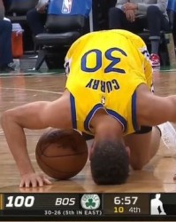  库里三分雨刷新历史纪录  