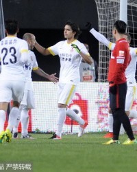  图卢兹绝杀Troyes保级成功 球迷冲进场庆贺  