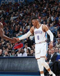  班凯罗全能数据领航，魔术爆冷终结雄鹿连胜