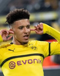  多特蒙德青训小将梅开二度惊艳全场观众  