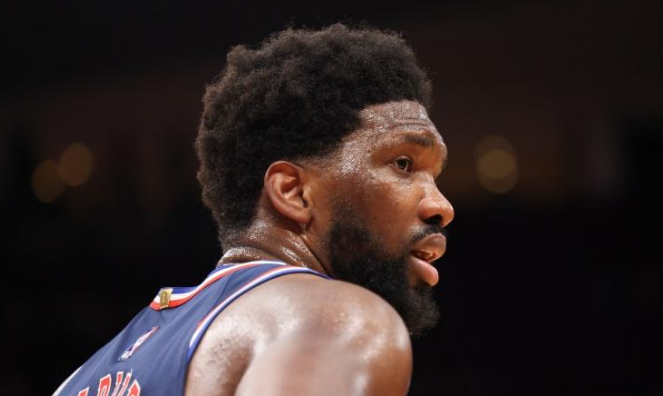  恩比德复出28+12，76人险胜热火  