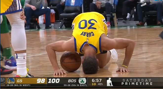  库里三分雨刷新历史纪录  