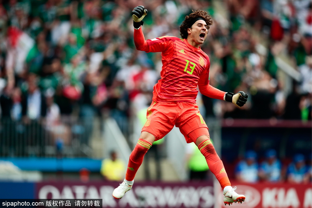  卡尔斯鲁厄年轻门将神勇,多次扑救保住平局  